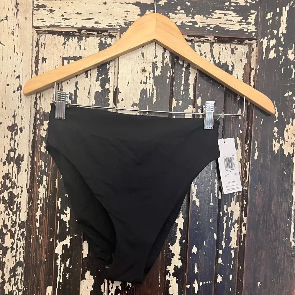 NWT women’s Hurley moderate coverage Black Bikini Bottom. Size Small.